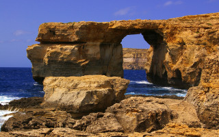 Rocky cliff arch ocean waves - a rocky cliff free wallpaper