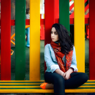 Woman bench colorful wall red - a bench in front free wallpaper for tablet