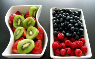 Fruit bowls berries kiwi still - a table together free wallpaper