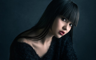 Woman black sweater red lips - her lip free wallpaper