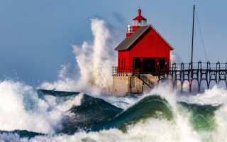 Red lighthouse waves pier clear - a clear day free wallpaper for desktop