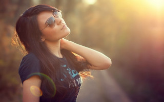 Woman sunglasses head black shirt - sunglass free wallpaper for desktop