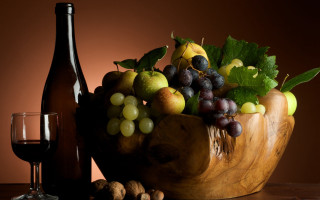 Wooden bowl grapes wine still - a bottle of wine and a glass of wine free wallpaper