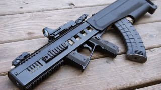 Gun wooden table magazine cobra - a magazine free wallpaper