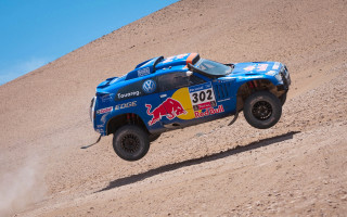 Blue truck red bull desert 2 - dust free wallpaper