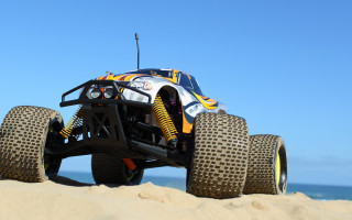 Large truck sand ocean day - a clear blue sky free wallpaper for desktop