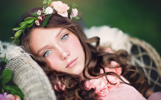 Young girl flower crown bouquet - a flower crown free wallpaper