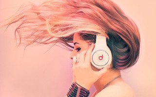 Woman headphones red d heart - headphone free wallpaper