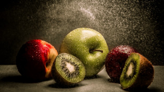 Green apple kiwi slices water - christian w. staudinger free wallpaper