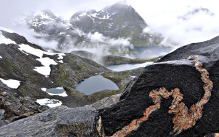 Rock lizard mountain clouds ecological - cloud and snow free wallpaper