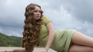 Woman posing longhair greendress photorealistic - flowing hair free wallpaper for desktop