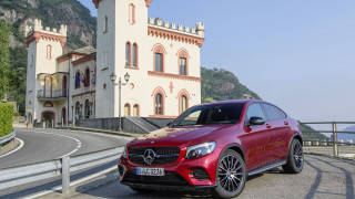 Red mercedes urban cityscape mountain - bernardo cavallino free wallpaper