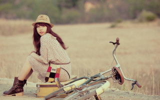 Woman bike luggage sand sunny - a dirt road next free wallpaper