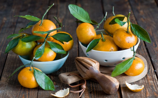 Bowl oranges lemons wooden table - a wooden spoon free wallpaper