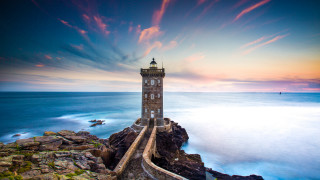Lighthouse rocky cliff ocean sunset 7 - a rocky cliff free wallpaper
