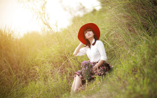 Woman red hat tall grass - chen lin free wallpaper