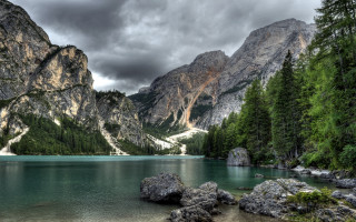 Lake mountains trees cloudy sky 30 - mountain and trees under a cloudy sky free wallpaper