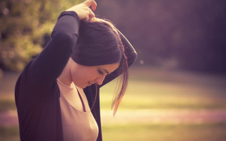 Woman ponytail field portrait blurry - her shirt free wallpaper