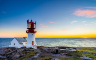Lighthouse rocky cliff sunset ocean - a rocky cliff free wallpaper