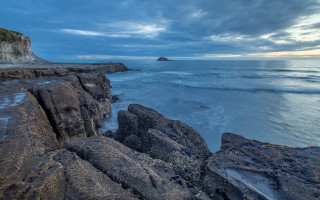 Rocky cliff water outcropping beach 2 - a rocky cliff free wallpaper