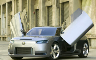 Silver car city street door - its door free wallpaper