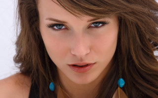 Woman blue eyes necklace serious 2 - blue eye and a necklace free wallpaper