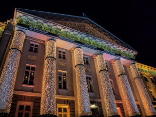 Building columns lights nighttime clock - boleslaw cybi free wallpaper