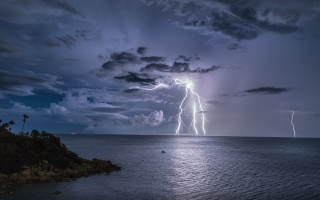 Lightning ocean coast tropical stormy - dramatic lightning free wallpaper