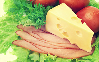 Plate meat cheese tomatoes lettuce - cheese free wallpaper