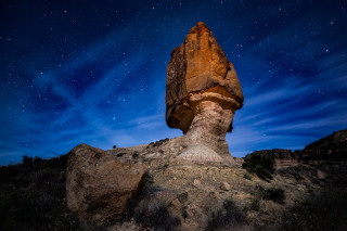 Rock formation field starry sky - an abstract sculpture free wallpaper