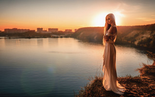 Woman dress hill lake sunset - a long dress free wallpaper