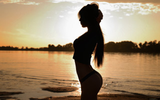 Woman beach sunset ponytail backlighting - chen chi free wallpaper
