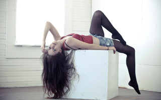 Woman red top black stockings - a red top free wallpaper for desktop