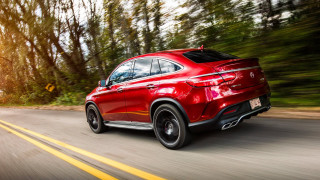 Red mercedes futurism digital rendering - cornelisz hendriksz vroom free wallpaper for desktop