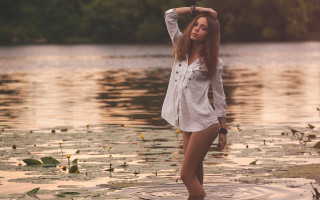 Woman water hands on head - fashion photography free wallpaper