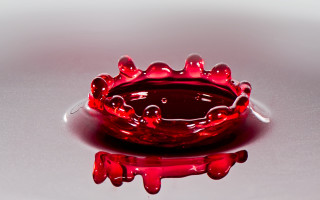 Red glass bowl crown reflection - david imms free wallpaper