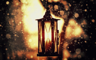 Lantern rainy night bokeh christmas - a lantern free wallpaper for desktop