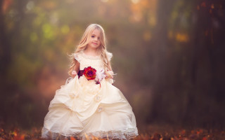 Girl white dress red rose - little free wallpaper