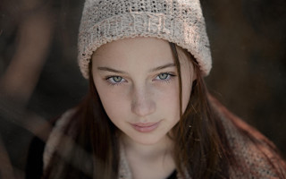 Young girl knitted hat serious - hat free wallpaper for desktop