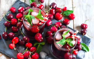 Cherry glass ice mint dessert - a couple of glasses free wallpaper
