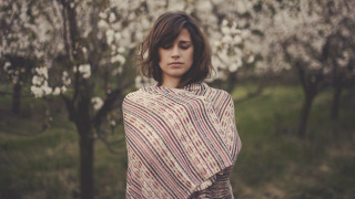 Woman field blanket tree flowers - free vintage wallpaper