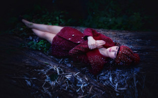 Woman red dress boots fireflies - fashion photography free wallpaper