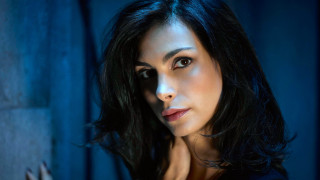 Araceli gilbert black shirt long - her hand free wallpaper