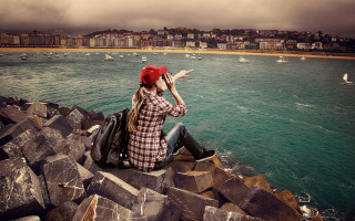 Woman hat boat city ocean - diego gisbert llorens free wallpaper