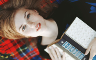 Woman cookie box plaid blanket - plaid free wallpaper