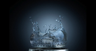 Water crown table black background - a crown free wallpaper
