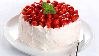 Strawberry rococo pastel cake plate - strawberry free wallpaper for desktop