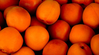 Oranges pile table black background 2 - a table top free wallpaper