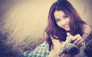 Woman camera field smile plaid - a plaid shirt free wallpaper