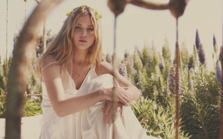 Goddess white dress field blonde - goddess free wallpaper